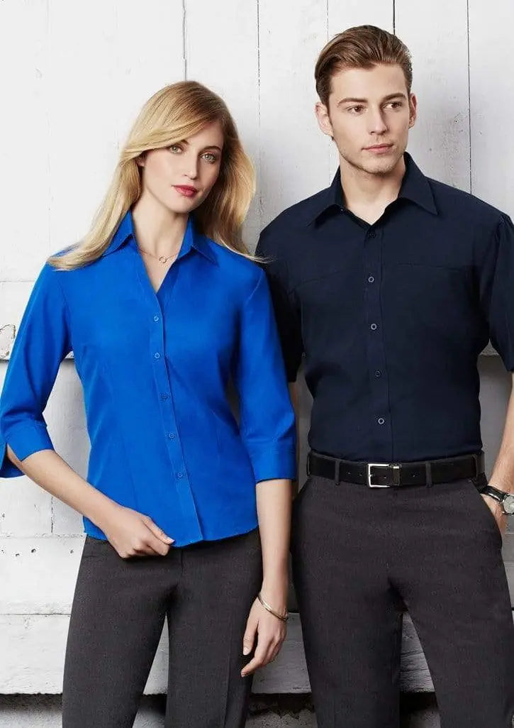 Raising the Level of Professionalism: More and More Women Are Wearing Work Uniforms and Mid-Length Work Skirts